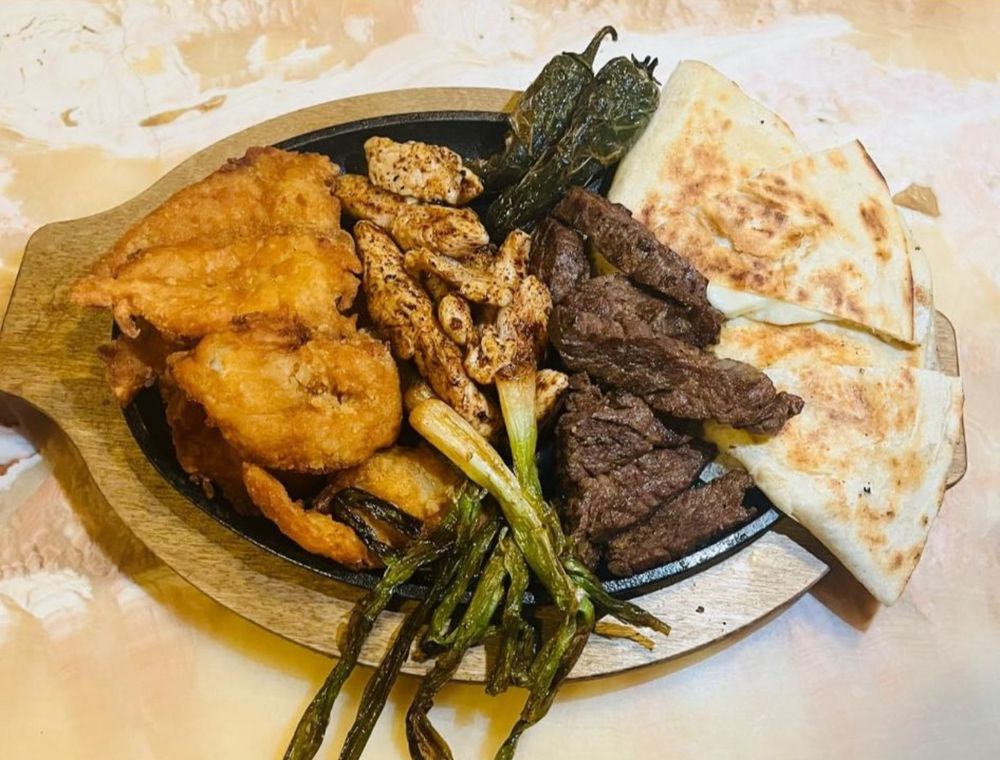 EL PEZON MARISQUERIA Updated August 2024 16 Photos 5380 N Mesa St, El Paso, Texas