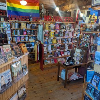 Honest Dog Books - Really cute bookshop - worth a stop - Bookstores Near Me - Bayfield, Wisconsin Honest Dog Books - Really cute bookshop - worth a stop - Bookstores Near Me - Bayfield, Wisconsin