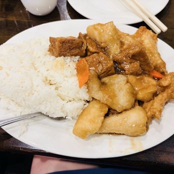 Shun Won Chinese Restaurant - Fried Fish and Tofu over rice - Cantonese Near Me - Flushing, New York Shun Won Chinese Restaurant - Fried Fish and Tofu over rice - Cantonese Near Me - Flushing, New York