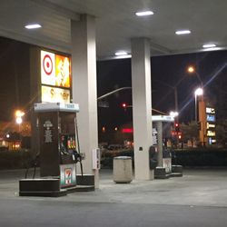 7-Eleven - This 7/11 sells gas too.