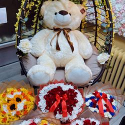Honey and Gold Flowers And Coffee Shop