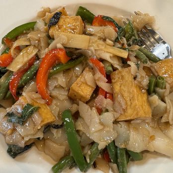 Saka Asian Kitchen - Flat rice noodles with tofu and broccoli - Asian Fusion Near Me - Boca Raton, Florida
