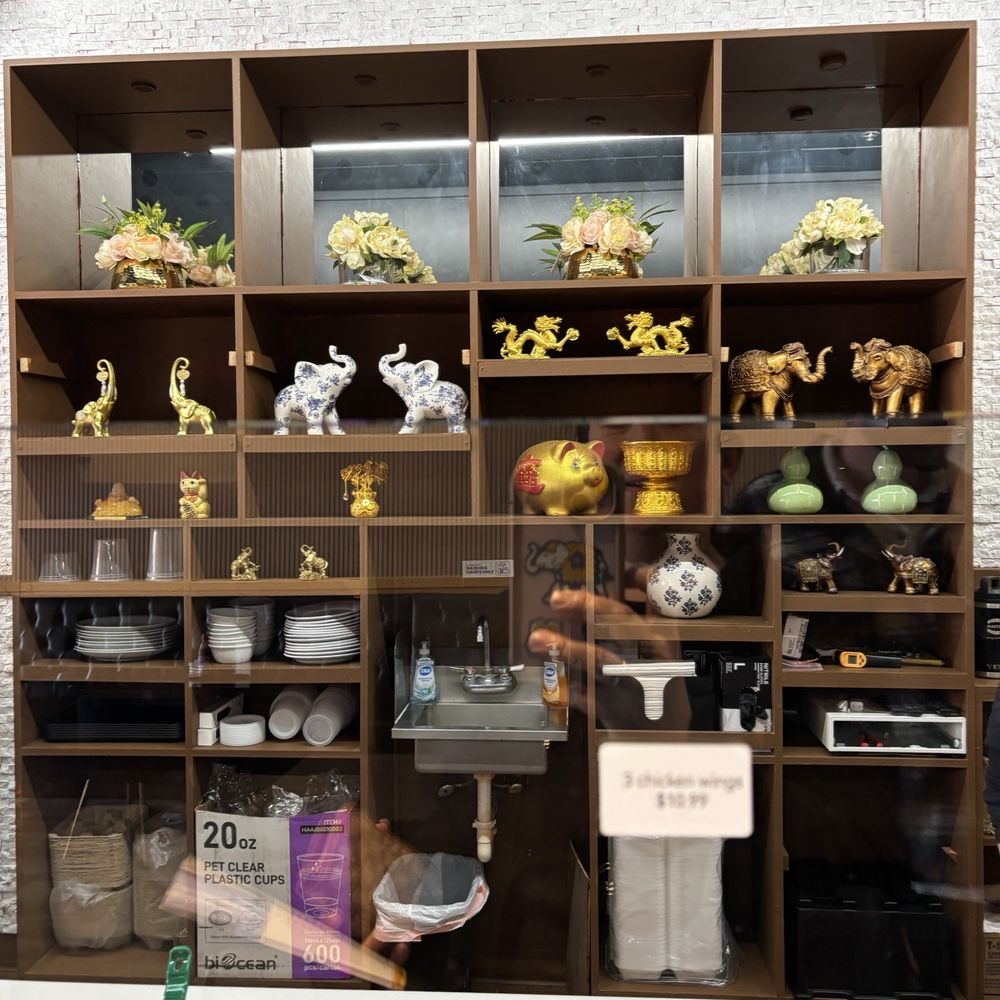 Soksay Kitchen - Cute decor! - Thai Near Me - St. Charles, Illinois Soksay Kitchen - Cute decor! - Thai Near Me - St. Charles, Illinois