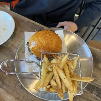 Hilltop Tavern - Cheeseburger and fries - American Near Me - Woodway, Texas Hilltop Tavern - Cheeseburger and fries - American Near Me - Woodway, Texas
