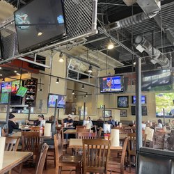 Pluckers Wing Bar - Killeen