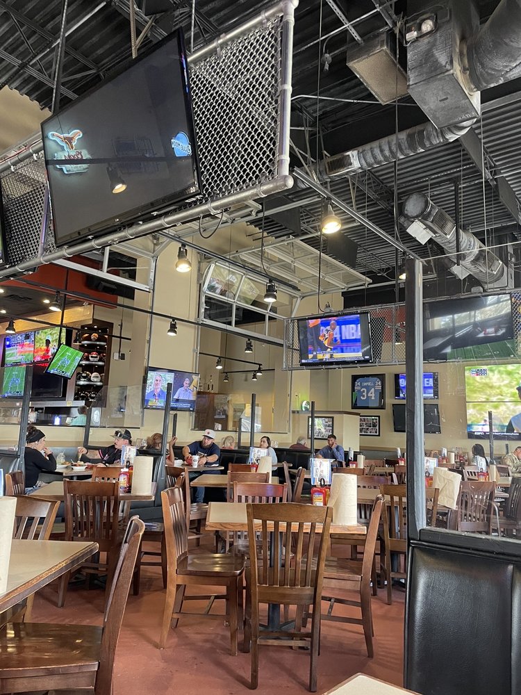 Pluckers Wing Bar - Killeen