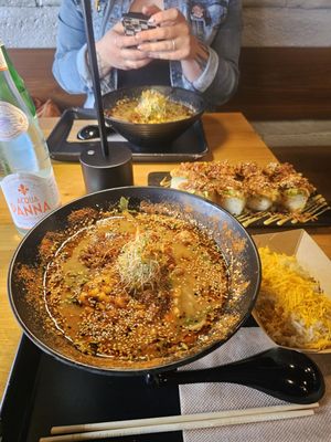 REDWHITE BONELESS RAMEN Studio City by null