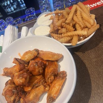 Helen Fitzgeralds - Chicken Wings (Sweet and Spicy Sauce) and Fries - American Near Me - Saint Louis, Missouri