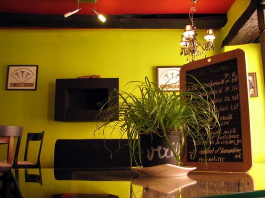 L’Un des Sens | Assiettes gourmandes et canons à partager au bar à vin intimiste du vieux Colmar by null
