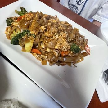 Lucky Thai Cuisine - N3. Pad See Ew and C1. Red Curry - Thai Near Me - Houston, Texas Lucky Thai Cuisine - N3. Pad See Ew and C1. Red Curry - Thai Near Me - Houston, Texas