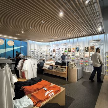 nike running fashion valley