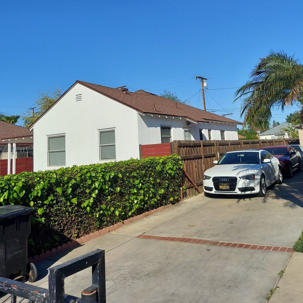 Slide of Arnol's Roofing