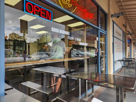 Bread & Breakfast - Burbank by null