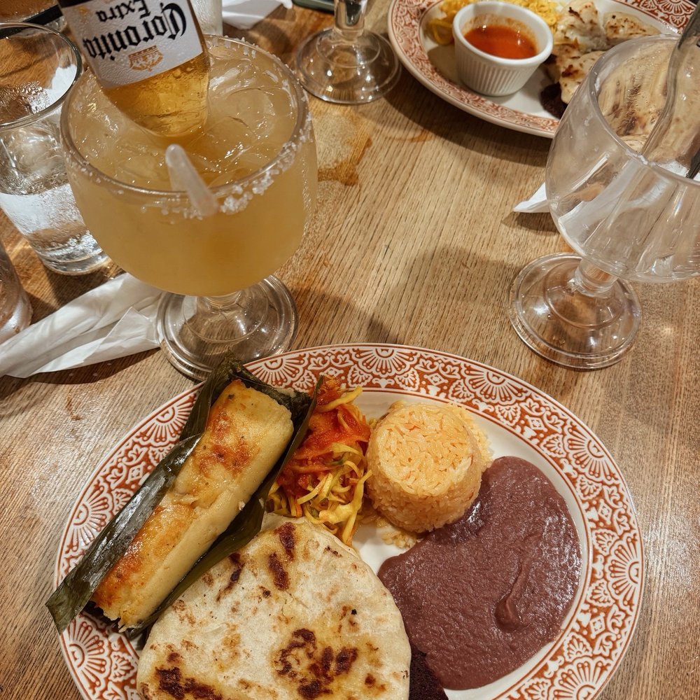 El Rinconcito II - 2 Pupusas 1 Tamal de Pollo o Elote Combo, Bulldog margarita - Latin American Near Me - Washington, DC, District of Columbia