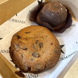 One of the best oven fresh chocolate chip cookies in Toronto! One of the best oven fresh chocolate chip cookies in Toronto!