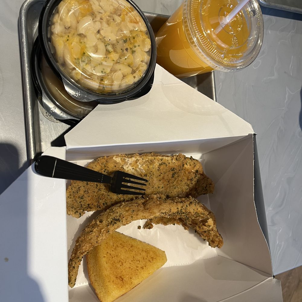 Cornbread Brooklyn - Fried fish meal - Soul Food Near Me - Brooklyn, New York Cornbread Brooklyn - Fried fish meal - Soul Food Near Me - Brooklyn, New York