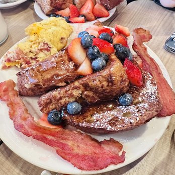 Lou Mitchell's - Beautiful presentation - Breakfast & Brunch Near Me - Chicago, Illinois