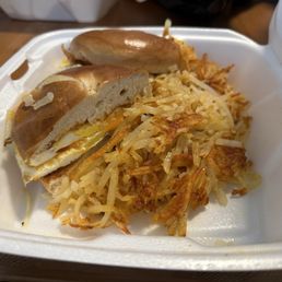Egg and cheese breakfast bagel with hash browns Egg and cheese breakfast bagel with hash browns