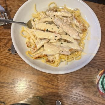 Olive Garden Italian Restaurant - Chicken Alfredo - Italian Near Me - Plainfield, Illinois