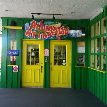 John's Pass - Alligator adventure - Shopping Centers Near Me - Madeira Beach, Florida