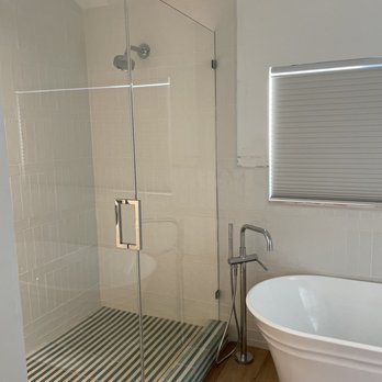 Ernie's Glass - Master Bathroom Shower glass door. - Glass & Mirrors Near Me Ernie's Glass - Master Bathroom Shower glass door. - Glass & Mirrors Near Me