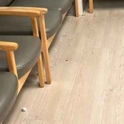 Kaiser Urgent Care - South Sacramento - Waiting room trash.