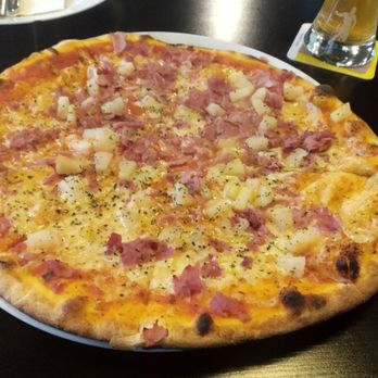 Nero - Pizza Hawaii - Italian Near Me - Dusseldorf, NW Nero - Pizza Hawaii - Italian Near Me - Dusseldorf, NW