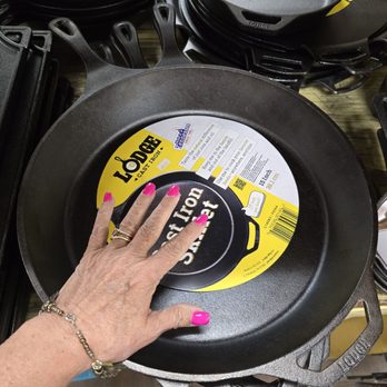 Buc-ee’s - Big cast iron skillet - Gas Stations Near Me - Springfield, Missouri Buc-ee’s - Big cast iron skillet - Gas Stations Near Me - Springfield, Missouri