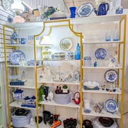 Salvage Sisters - A Repurposed Store