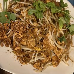 Pad thai with chicken