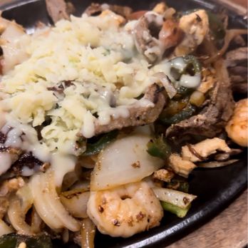 El Maguey - Fajita skillet - Mexican Near Me - Kansas City, Missouri El Maguey - Fajita skillet - Mexican Near Me - Kansas City, Missouri