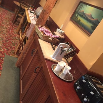 Weasku Inn Historic Resort - Breakfast - Buffett style - Hotels Near Me - Grants Pass, Oregon
