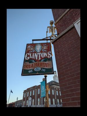Clinton's Soda Fountain by null