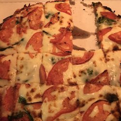 Tata's Chicago Pizzeria - Spinach and tomato