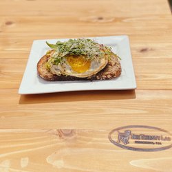 The Wellness Bar - Avocado toast with fried egg
