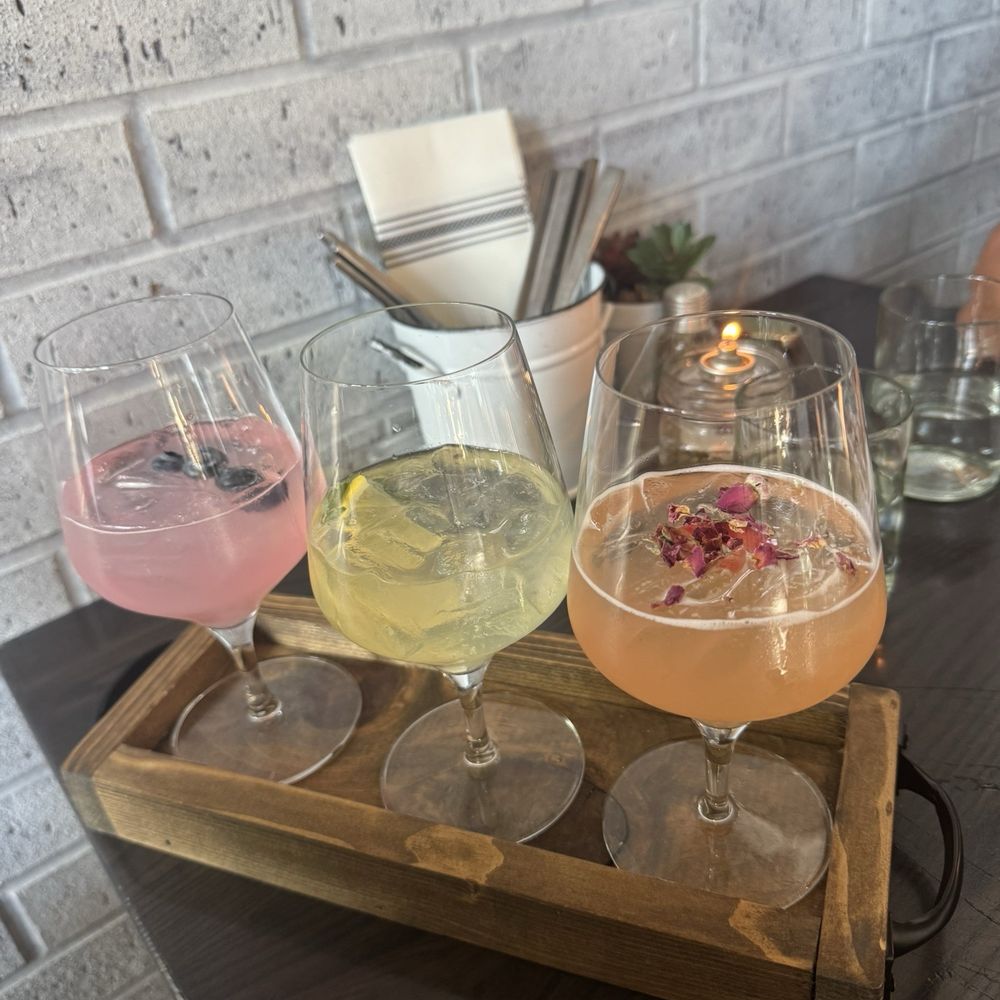 The Grocer's Table - Spritz flight - Cafes Near Me - Wayzata, Minnesota The Grocer's Table - Spritz flight - Cafes Near Me - Wayzata, Minnesota