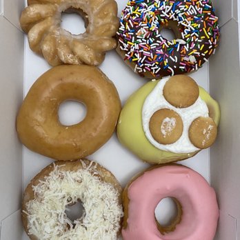 Krispy Kreme - Curler. Chocolate sprinkled. Classic. Banana pudding. Coconut. Strawberry frosted. - Donuts Near Me - East Rutherford, New Jersey