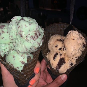 Blaque Parlor - Mint chocolate chip & cookies and cream - Ice Cream & Frozen Yogurt Near Me - Los Angeles, California