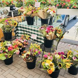 Ferjulian's Farm Stand - Pick your own or picked flowers