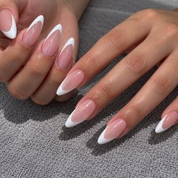 Italia Nails - Acrylic French tips cat eye