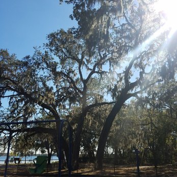 Lake Baldwin Park - Large trees - Parks Near Me - Winter Park, Florida