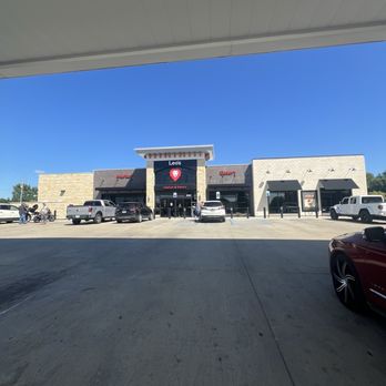 Leo’s Market and Eatery - The facility - Convenience Stores Near Me - Indianapolis, Indiana
