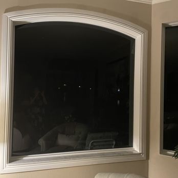 Crown Molding Installers - Crown molding around an arch picture window. - Flooring Near Me - Boca Raton, Florida Crown Molding Installers - Crown molding around an arch picture window. - Flooring Near Me - Boca Raton, Florida