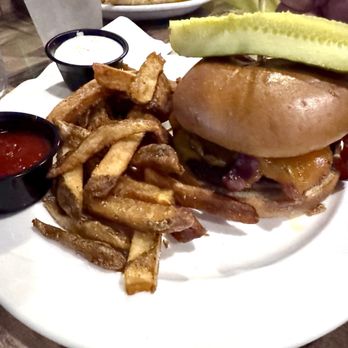 The Lost Paddy - Smokehouse Burger - Sports Bars Near Me - Nashville, Tennessee