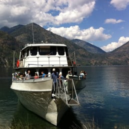 Chelan Lakeshore Trail - The boat leaving us. - Hiking Near Me - Chelan, Washington