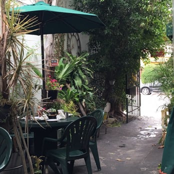 Vivian's Cafe - Outdoor view - Breakfast & Brunch Near Me - Studio City, California Vivian's Cafe - Outdoor view - Breakfast & Brunch Near Me - Studio City, California
