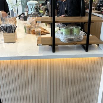 Da Vien Coffee - Drink counter where you pick up your drink - Coffee & Tea Near Me - Gardena, California