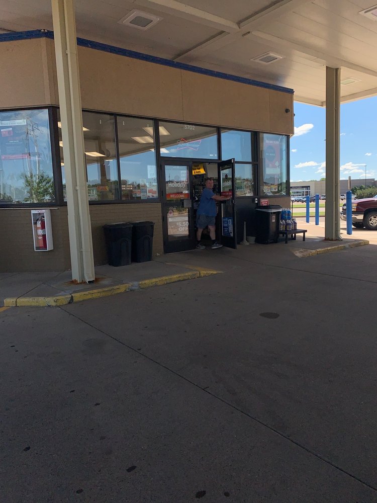 HOLIDAY STATION STORE with photos Updated August 2024 10 Photos