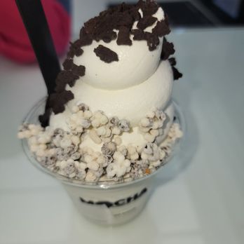 Mocha - True milk ice cream with cookies & cream topping - Ice Cream & Frozen Yogurt Near Me - Aurora, Colorado