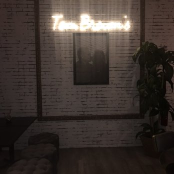 Tom Brown's Restaurant - Cocktail Bars Near Me - Madison, Alabama